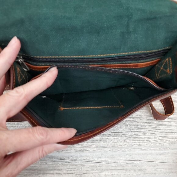 Vintage Avani leather mini messenger style crossbody - Picture 7 of 10